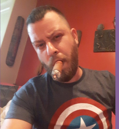 stogiebear0069:Cigars and facial hair Mmmmmmmm And nips!