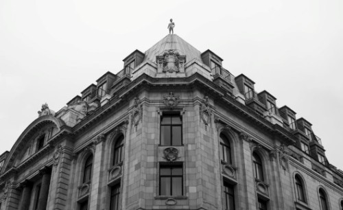 Tourists snapping London’s architecture and Underground may have had quite a shock if they were near Tim Shieff when he stripped off to free-run around London. © Jason Paul The parkour world champion has been photographed balancing on the edge of