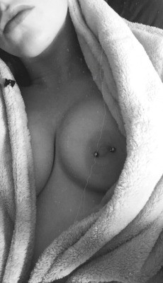 babyscvlly:  lazy morning, wet sheets 💦