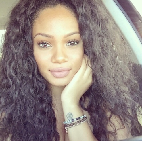 bombshellssonly:  @essencetatiana 