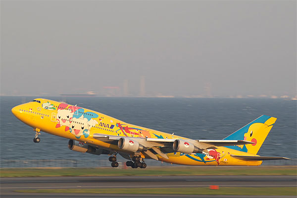 retrogamingblog:All Nippon Airways had a line of Pokemon-themed airplanes, the last