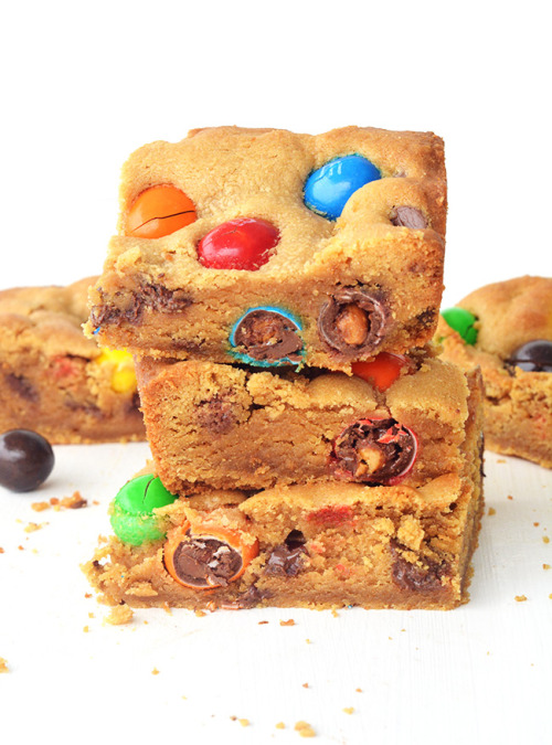 M&amp;M peanut butter cookie bars