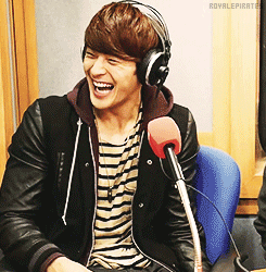 royalepirates-blog:  laughing james (ﾉ´ヮ´)ﾉ*:･ﾟ✧ requested by arrxu