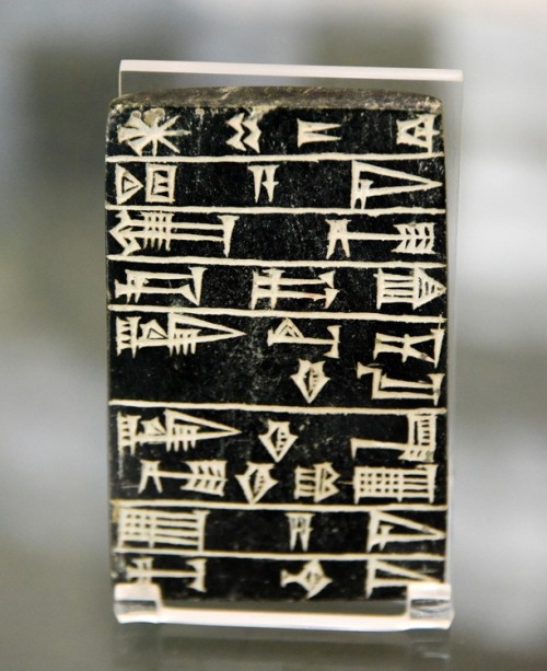 Foundation tablet of Shulgi (Ur, 2094 – 2047 BC).This black steatite tablet is inscribed with a dedi