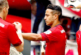 dxbayern:  FC Bayern München: professional footballers  beer shower throwers 