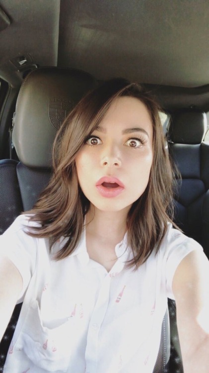 lets-jerk-off: Who wants to jerk and chat about Miranda Cosgrove? Message meWho doesn’t like