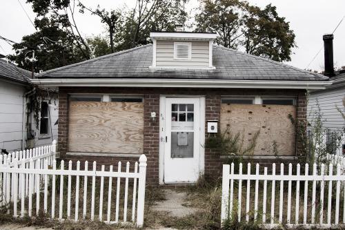 yahoonewsphotos:  A ghost town on Staten Island Of all the neighborhoods hammered by Hurricane Sandy, Oakwood Beach on Staten Island sustained some of the worst blows.  The neighborhood lies along the shore surrounded by wetlands, easily rolled over