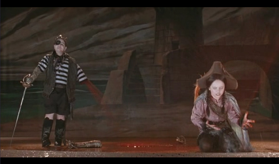 marycemetery:  &ldquo;Bravo, Bravo!&rdquo; The Addams family, 1991 