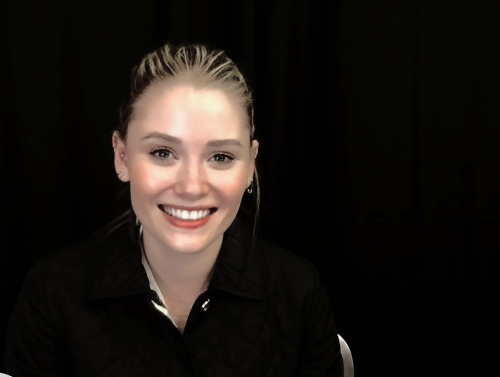 paaulatreides:  134 / ∞ virginia gardner being gorgeous: galaxycon in richmond via my webcam