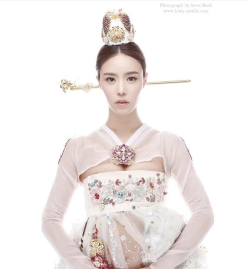 Fonte 한복 Hanbok  Korean traditional clothes[dress] - #ModernHanbok5def142296c12b1f167fd0ed91aac88fPo