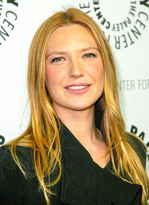 celoewe:  Happy 35th birthday Anna Torv - 07.06.1979 :-) 