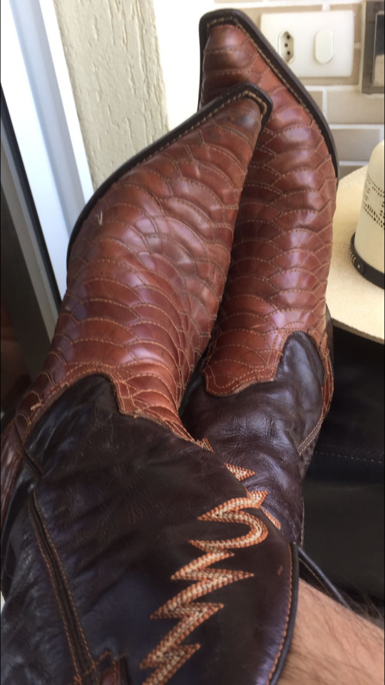 #cowboyboots #bootfetiche #boots #cowboy