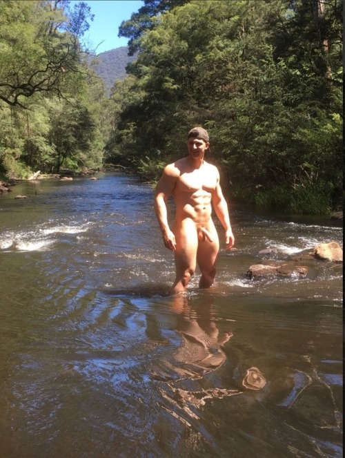 dekanuk: dekaNuk’s archive of naked exhibitionist men