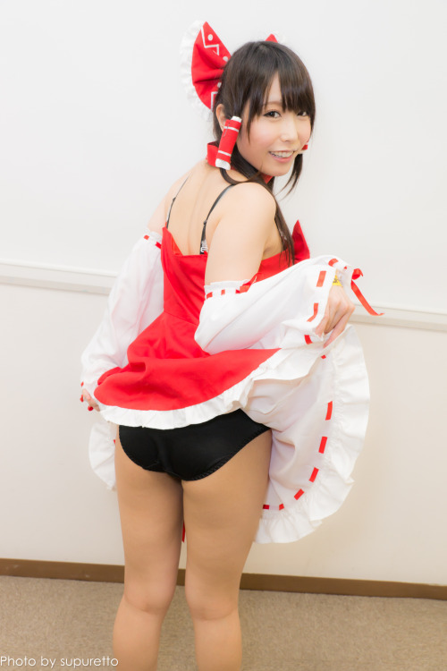 cosplaygirl:  「有村千佳」さん(東方Project 霊夢)【Twitter:chika_arimura】 | Flickr - Photo Sharing!