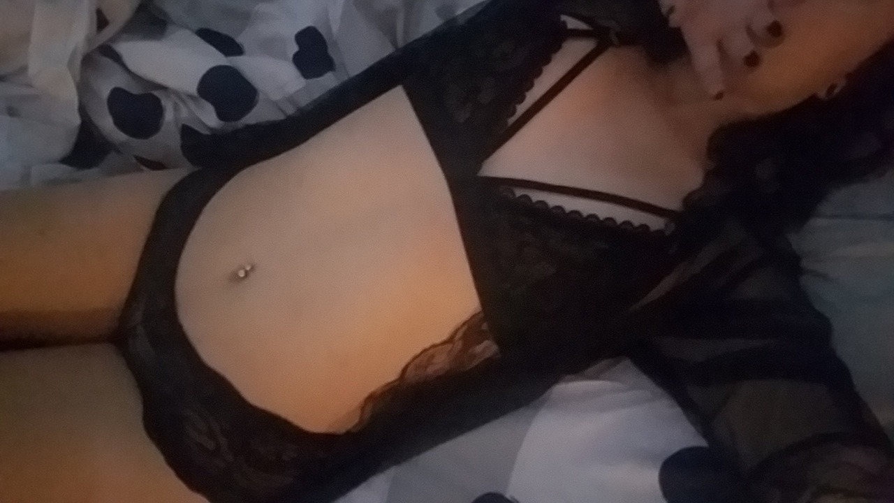 daddysprincess4l: Which bra do you guys like better? 💖  (Alsooo (: get this to