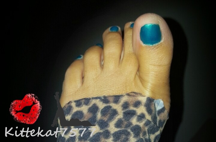 kittekat7577:  So he took some scissors… to reveil them 👣👅  💋 Kittekat7577