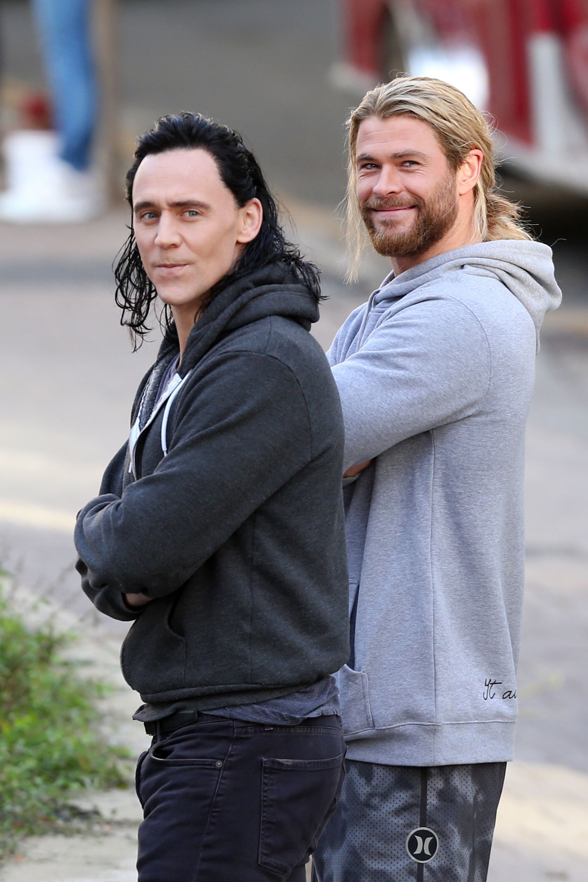 Thor: Ragnarok  Tom Hiddleston e Chris Hemsworth falam sobre o