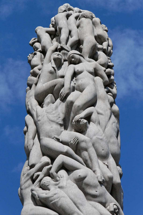 houndeye:  Gustav Vigeland Monolith, sculpture park, Oslo Norway 