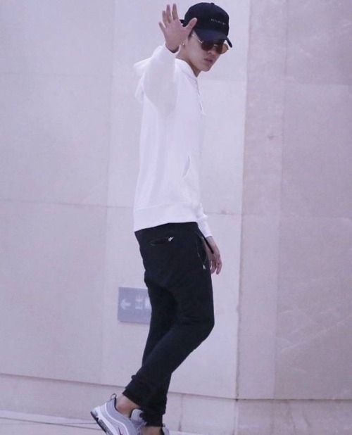 17/08/01 || ~ Kris Wu At Beijing Airport ✨