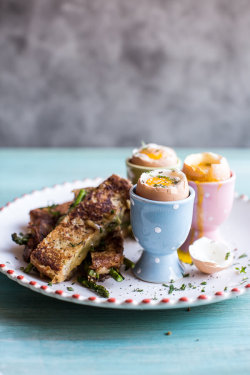 nom-food:  Dippy eggs with asparagus french