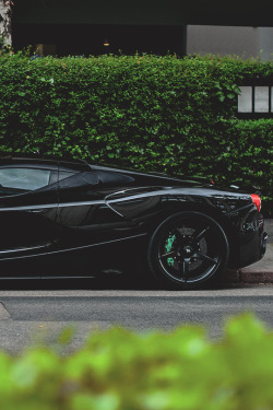 azearr:  Black LaFerrari | Source | Azearr