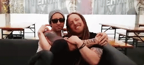shinedown-antics:  cuddle bugs (x)