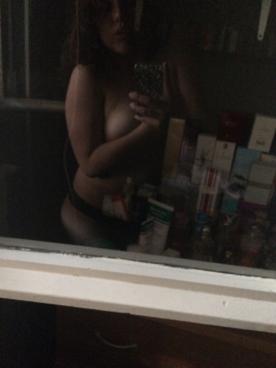 ky-doi-mos:  Playing with my window.
