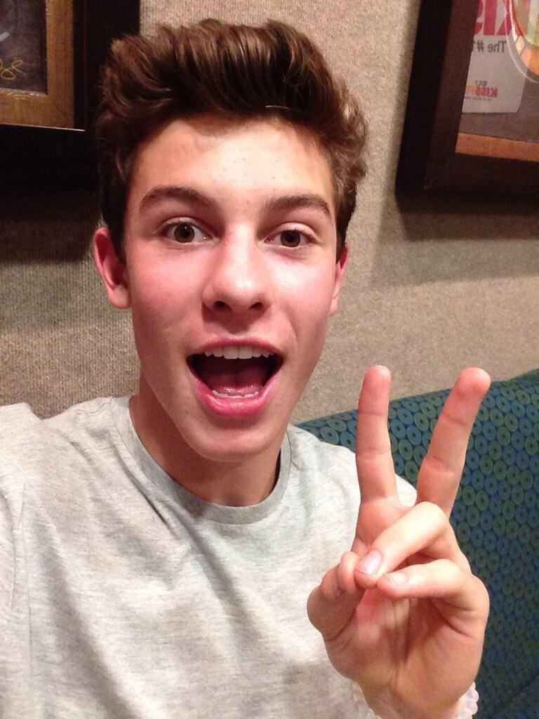 theweirdlifeofafangirl:  Dating Shawn would include: selfies with the peace sign