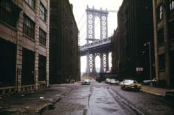 cichocicho:  Manhattan Bridge tower in Brooklyn,