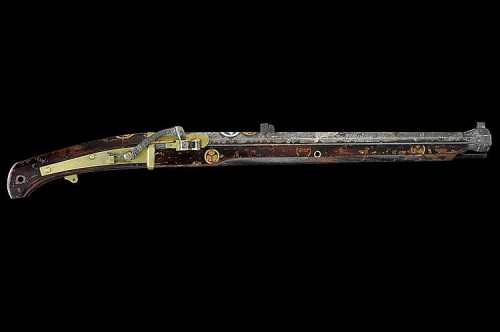 A nicely decorated Japanese matchlock musket, 19th century.