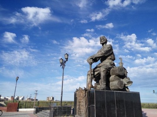 Monument to Petr Beketov in Yakutsk (Siberia), the founder ofYakutsk.Beketov was a Cossack who subju