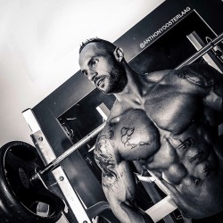 bodybodyman:  Anthony Oosterlaag  