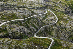 Socialfoto:  Bends On Mountain Road By Valx0Q #Socialfoto 