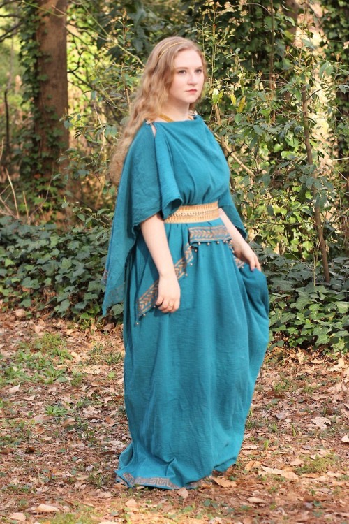 anoixiwitch:wreathedinviolets:This turned into a Sappho cosplay and I’m not even mad. I made t
