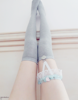 gasaii:  gray knee-high socks for .90 ❤