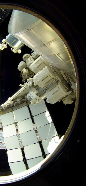 space-pics:  NASA Astronaut Reid Wiseman and ESA Astronaut Alexander Gerst - October 7th 2014http://space-pics.tumblr.com/ source:http://imgur.com/r/space/3vZMQ9Q