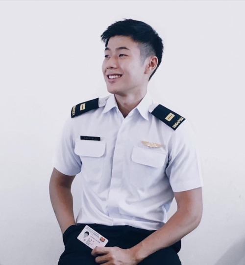 bugscasper: I envy his flawless skin and charming smile He’s definitely one of my Favourite crush  O