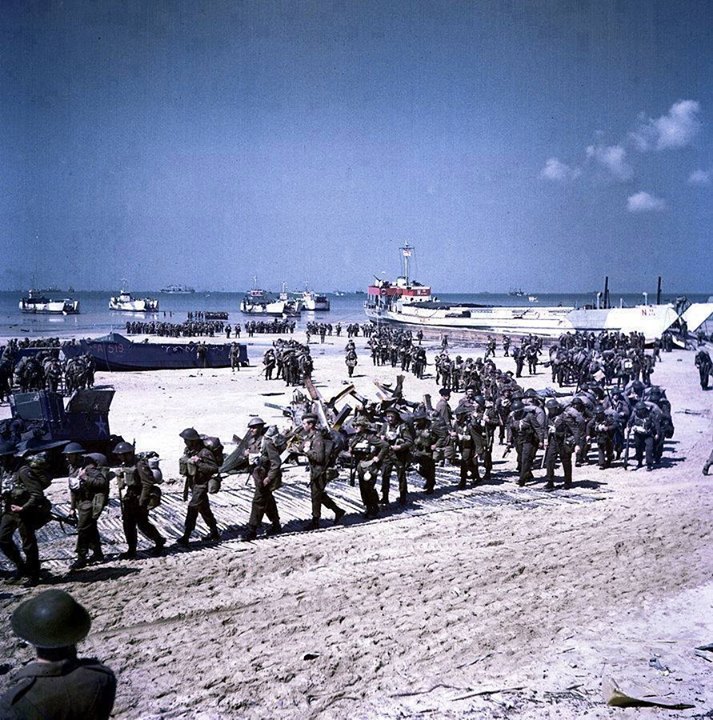 warhistoryonline:  Canadians on Juno Beach, June 1944. https://wrhstol.com/2lUjzLE