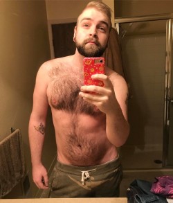 jwallsjoystick:Feelin’ my body today 💕