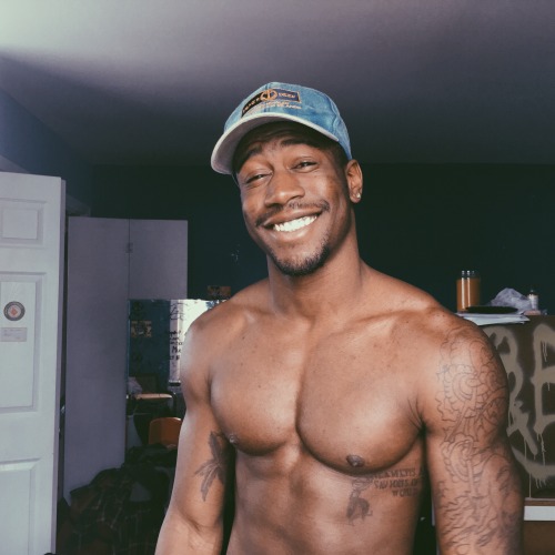 nigelandrewww:bratwitsblog:Happy Blackout From Bratwit omg