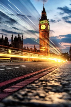 0rient-express:  London lights | by Tom Jeavons. 