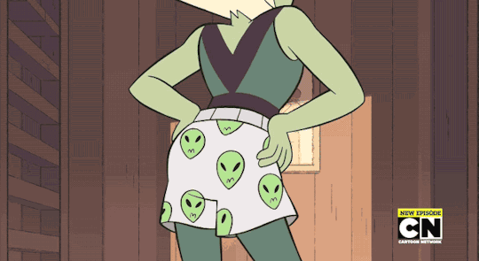 fantheoriesandfoodporn:  So, I recently posted my theory on Peridot’s weapon and