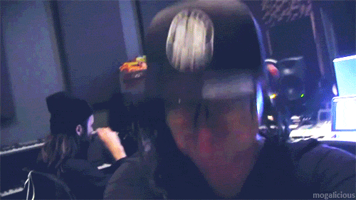 mogalicious:  lazerzZz pew pew pew!!! [x] 