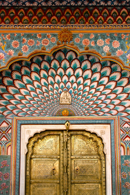 lizzy-jones:Golden Door, City Palace, Jaipur, Rajasthan, India // 23.2.15