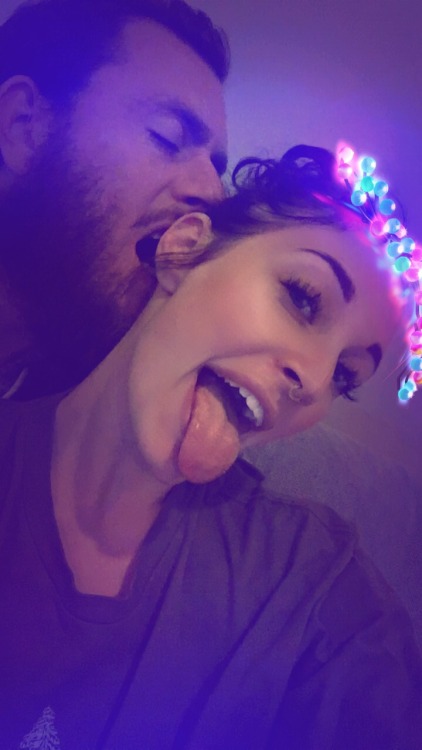 send-the-raven: We is cute af @nakedwithshoes