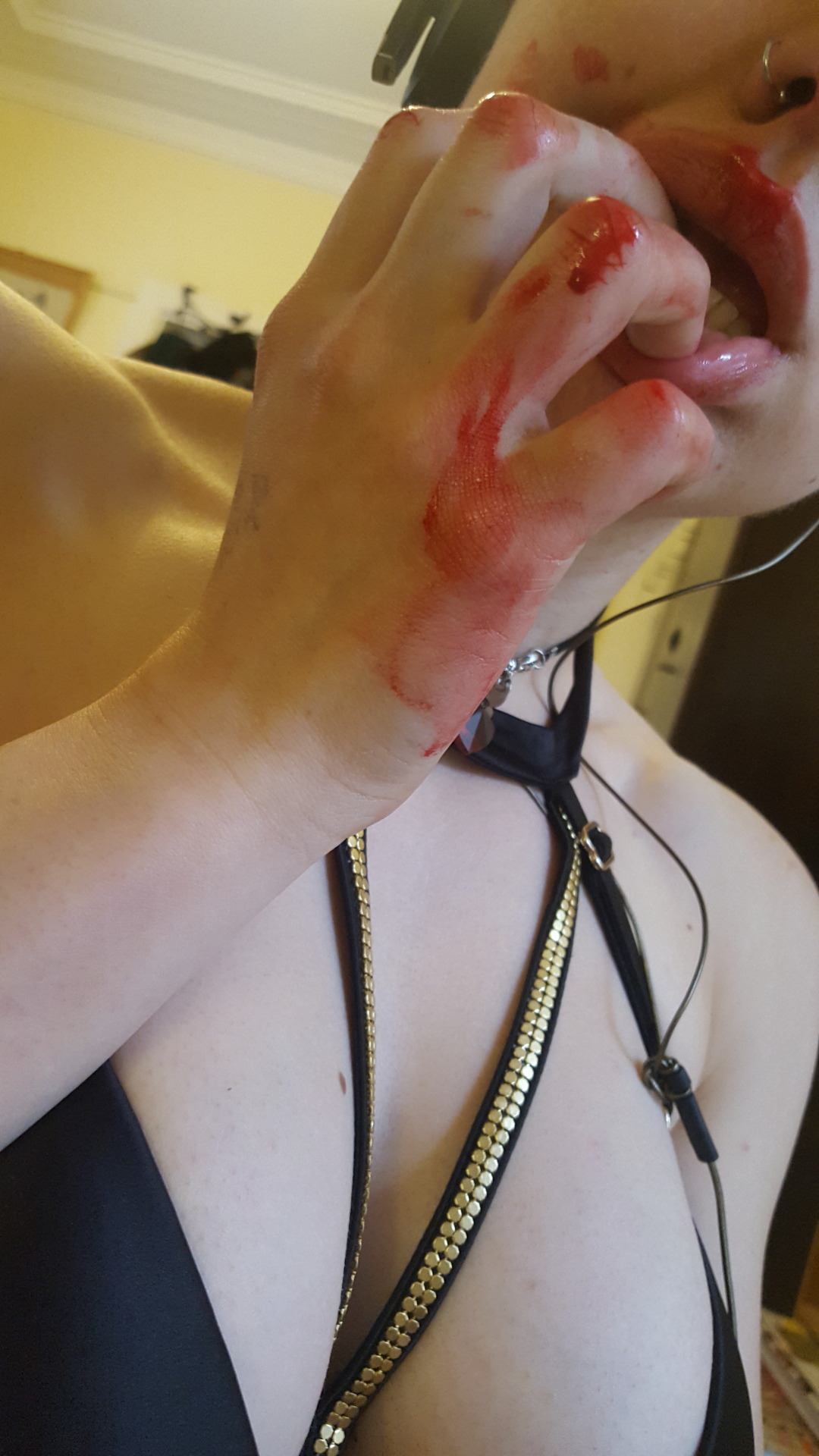 kittenava:  kittenava:  Five min prac 6/12/16 aka I love blood 👿  Them some shallow