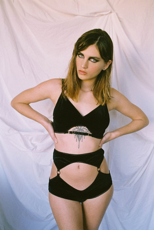lovinghandmadelingerie: Moon Dust