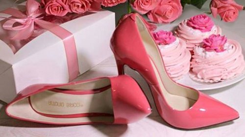 pink shoes