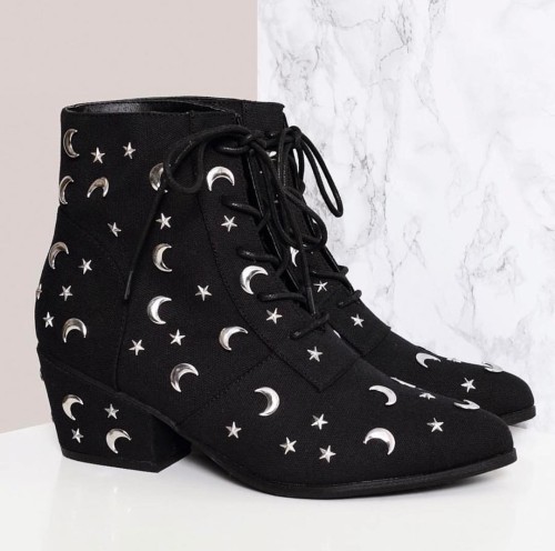 socialpsychopathblr:YRU shoes