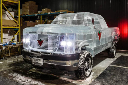 frozenmusings:bri-ecrit:bobbycaputo:Fully Functional and Driveable Truck Made of IceA Canadian ice s
